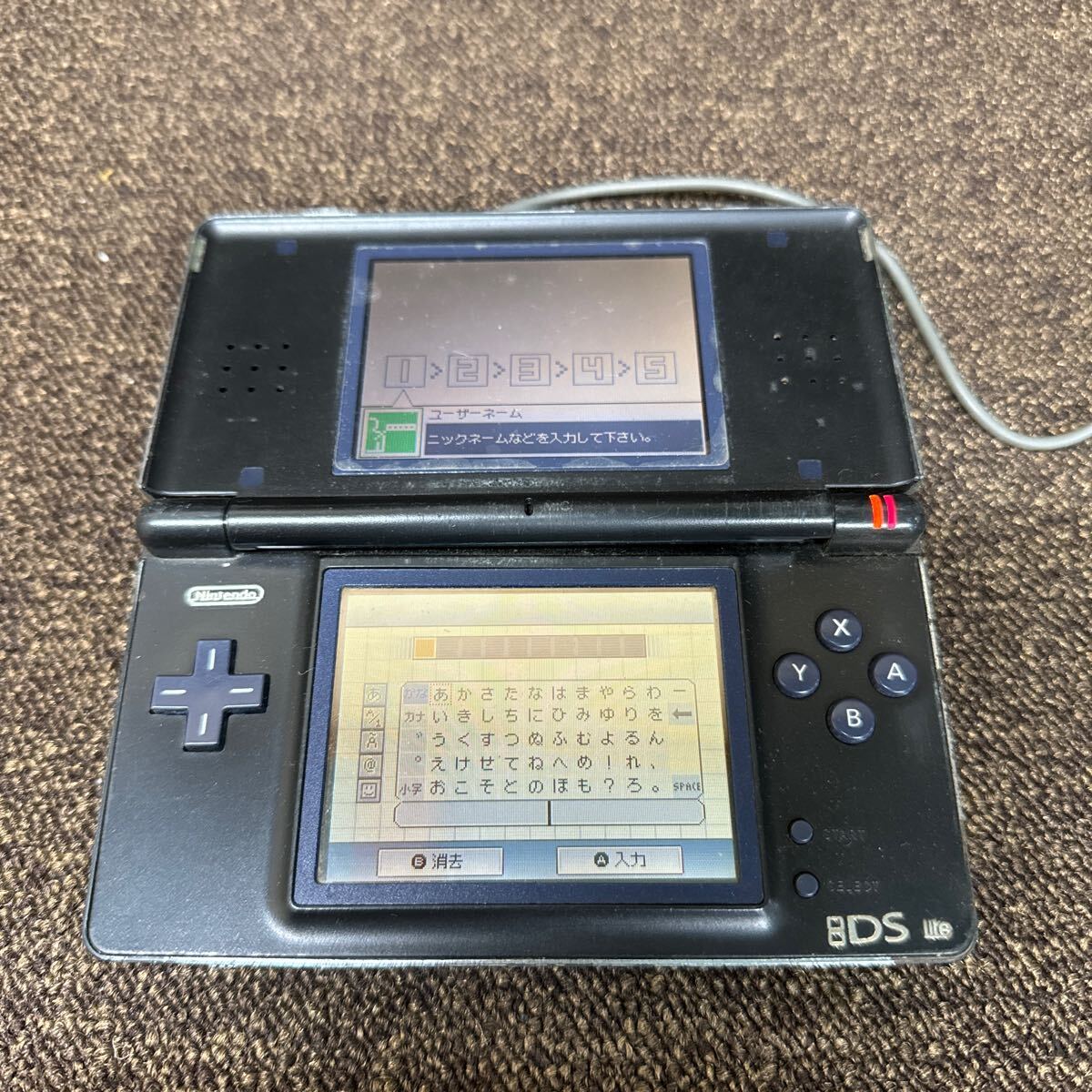 ヒンジ緩くて上部倒れてしまいます