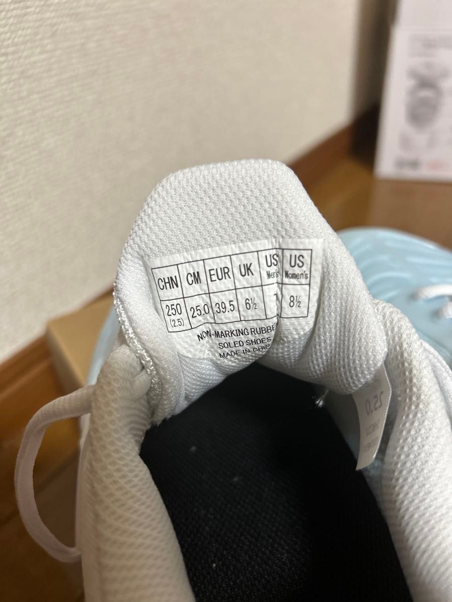 ほぼ未使用品 YONEX バドミントンシューズ 25 0㎝ パワー ほぼ未使用品 YONEX バドミントンシューズ 25 0㎝ パワー