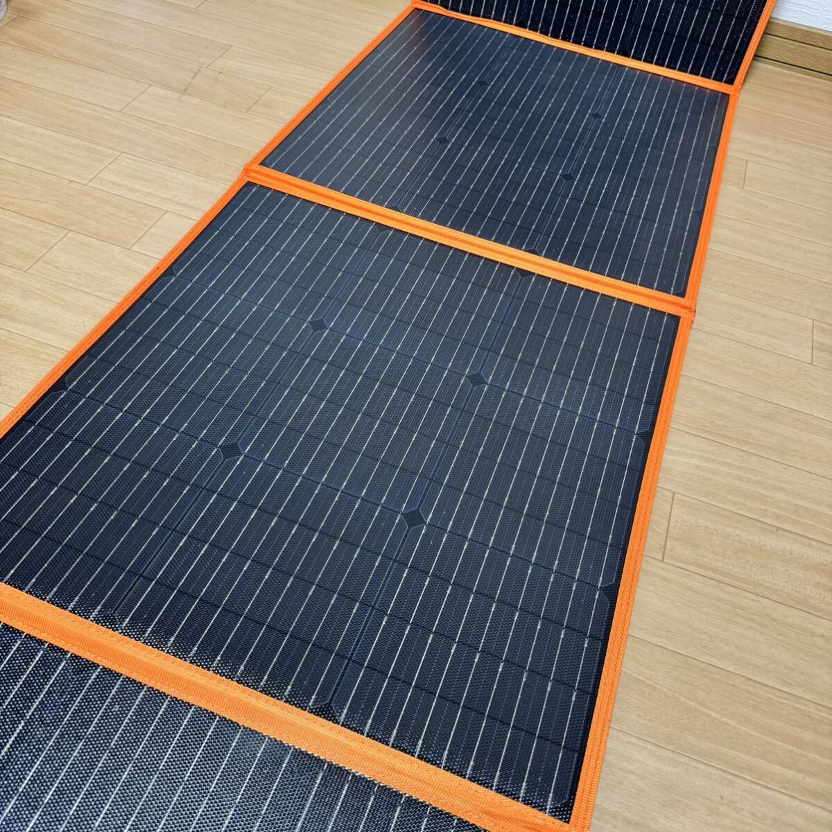 EBL ソーラーパネル 200W ESP-200 折りたたみ式 太陽光パネル ソーラーチャージャー 単結晶 高転換率 ポータブル電源充電器 MC4高出力 EBL ソーラーパネル 200W ESP-200 折りたたみ式 太陽光パネル ソーラーチャージャー 単結晶 高転換率 ポータブル電源充電器 MC4高出力