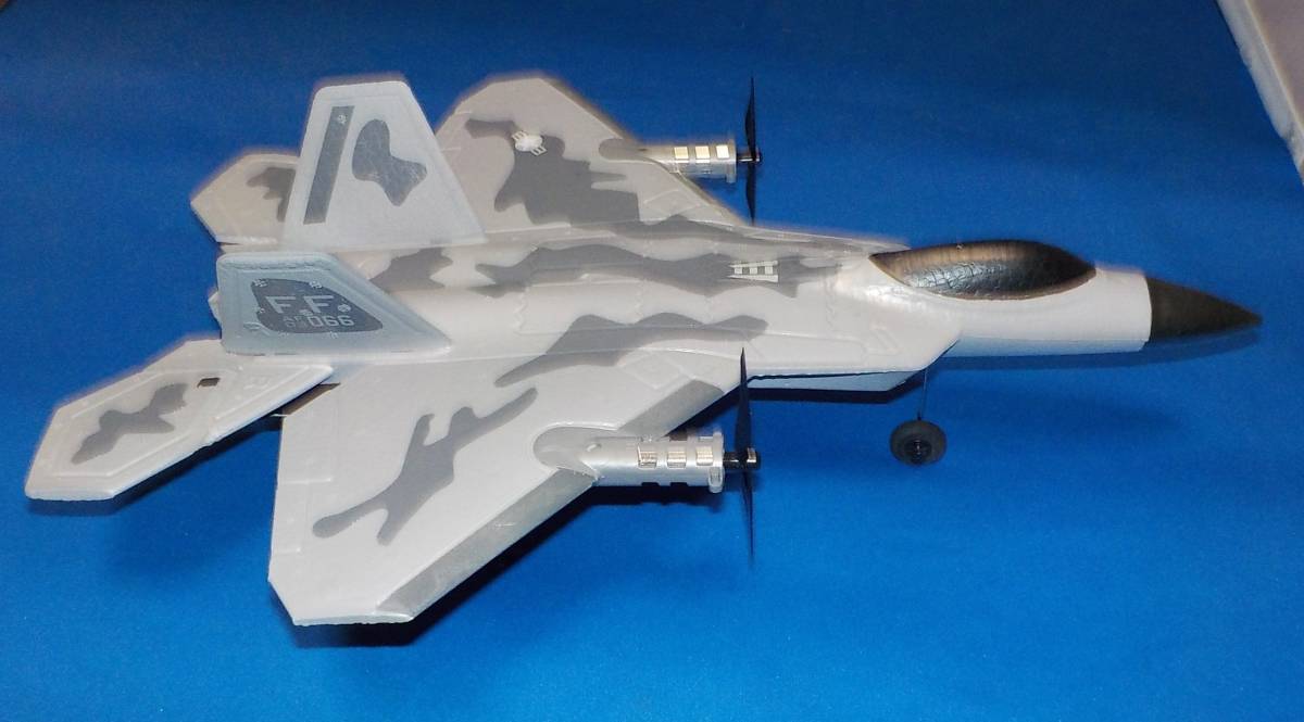 ちょっと訳あり 2バッテリー F22 垂直飛行・背面飛行 フル塗装 ちょっと訳あり 2バッテリー F22 垂直飛行・背面飛行 フル塗装