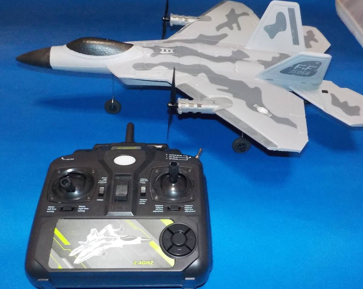 100%品質 ちょっと訳あり フル塗装 垂直飛行・背面飛行 F22 2バッテリー 完成品(電動)