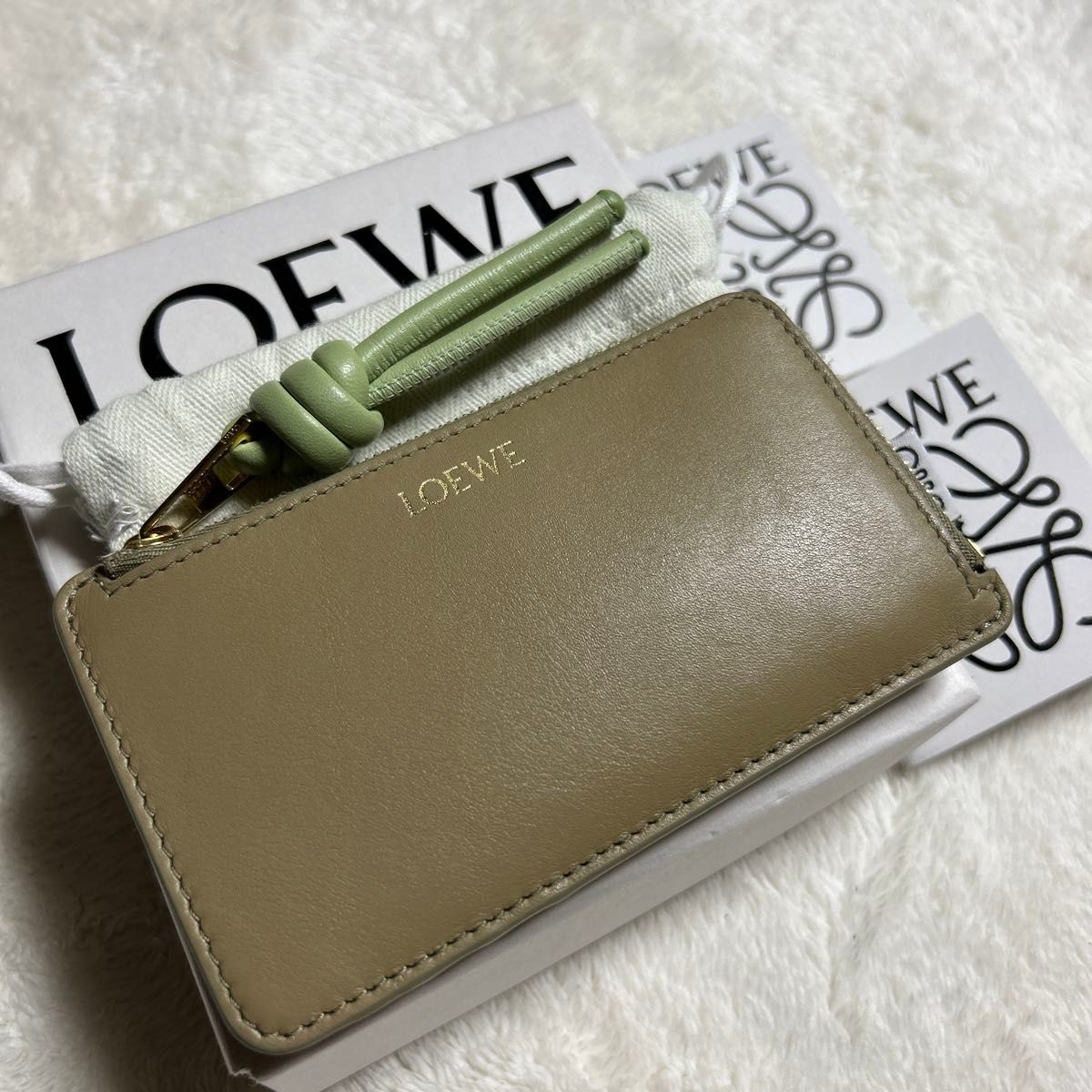 ロエベ ノット コインカードホルダー シャイニーナ パカーフ ロエベ ノット コインカードホルダー シャイニーナ パカーフ