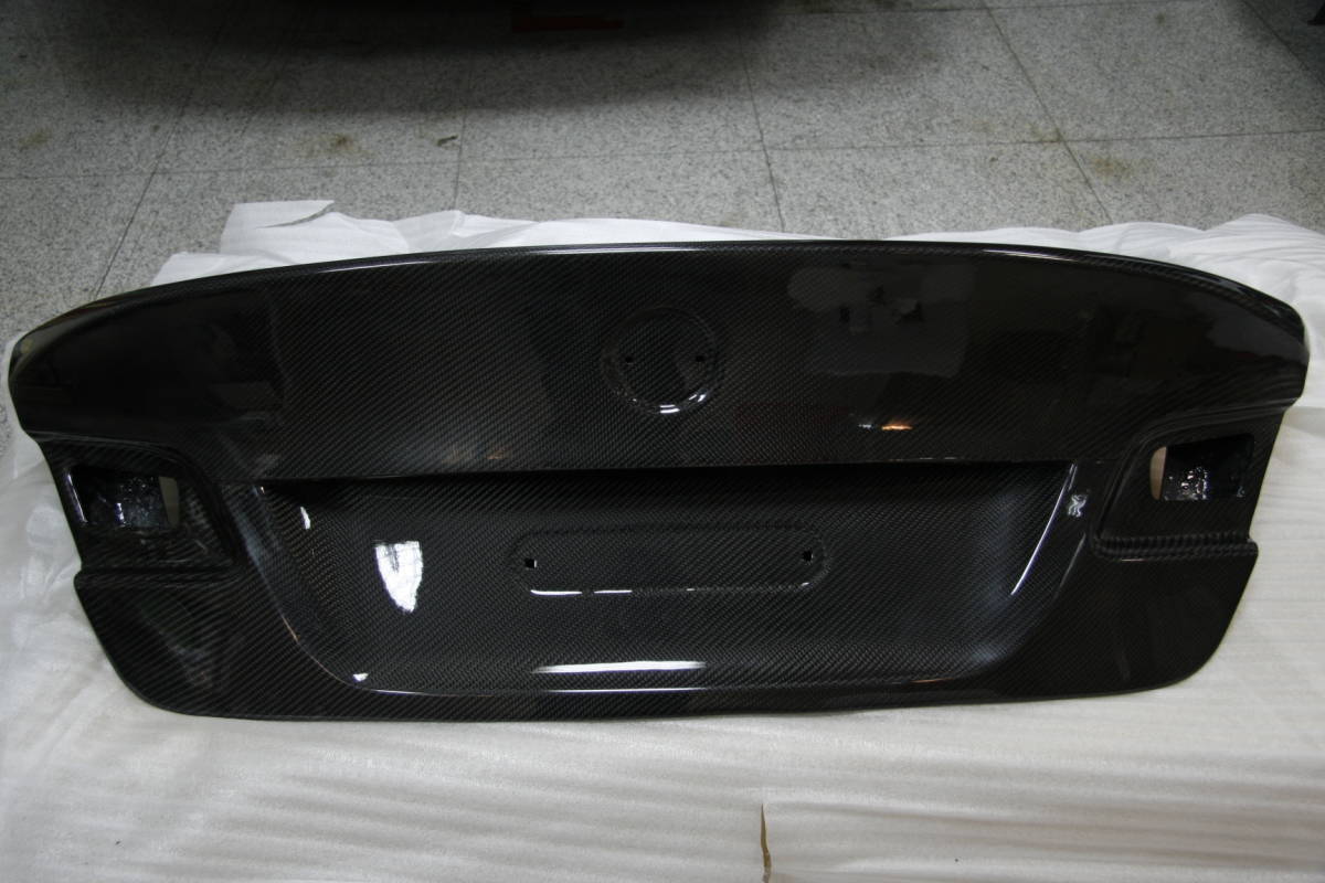 BMW M3 E92 クーペ 2007-2013用カーボンリアトランク《交換タイプ》新品、未使用、外装カスタム _画像4