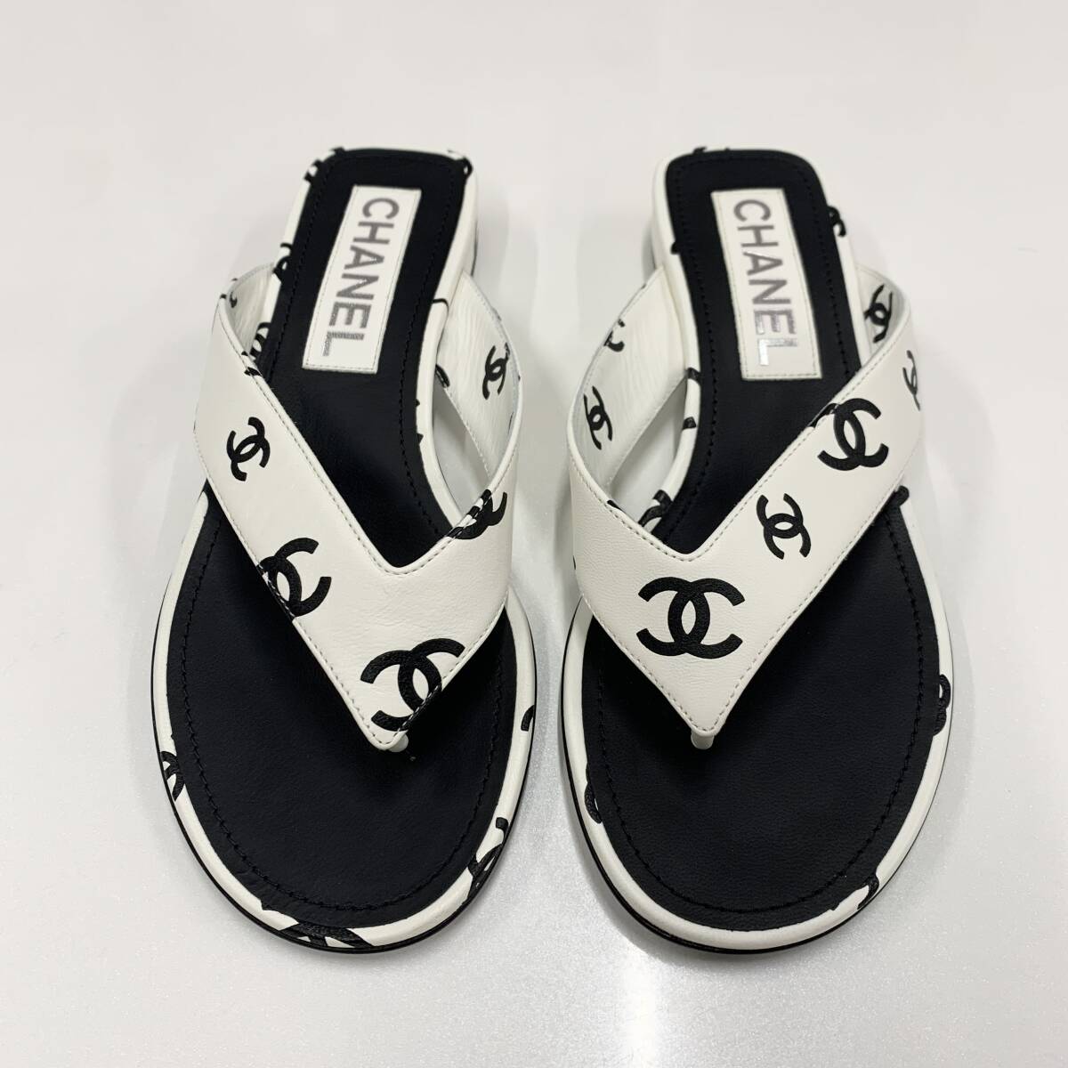 【エレガントな夏の足元】◆CHANEL◆ トングサンダル ココマーク M10070 未使用 シャネル レザー ココマーク トングサンダル