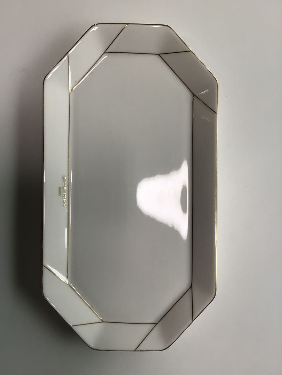 GIVENCHY カップのソーサー 2枚 サンドイッチプレート1枚|Yahoo GIVENCHY カップのソーサー 2枚 サンドイッチプレート1枚|Yahoo