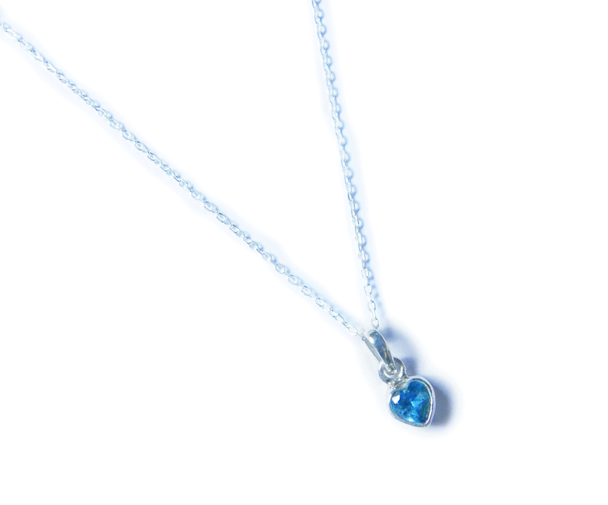 ●[Silver925]ハート型のアクアマリンのシルバーヒーリングネックレス・シルバーチェーン付き（パワーストーンアクセサリー made in BALI）