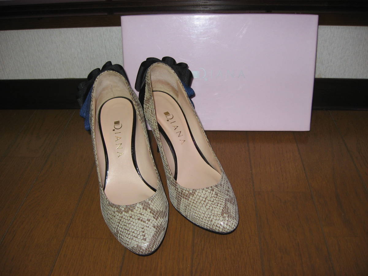 * beautiful goods! Diana. . frill round tu pumps 24cm python print *