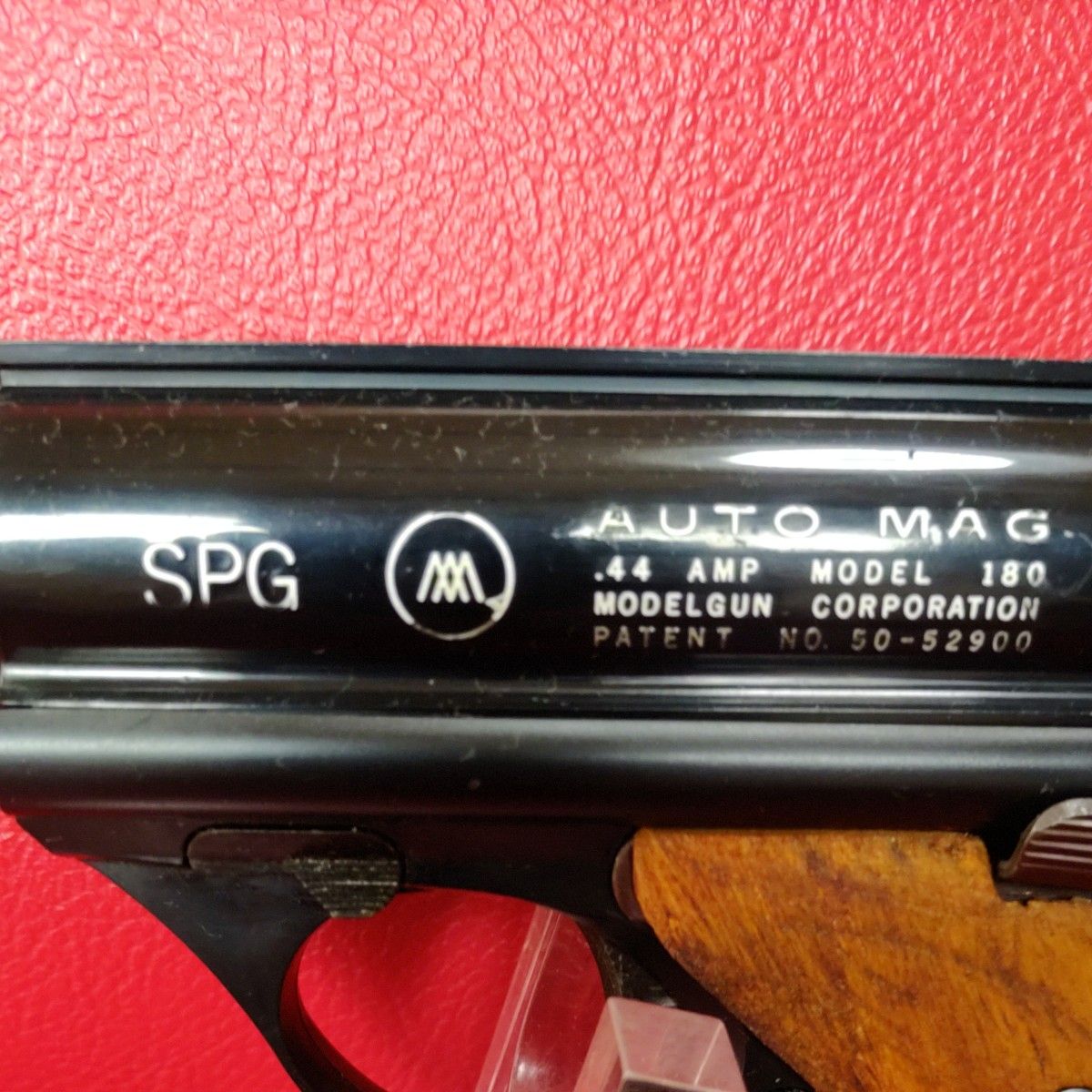 MGC社製44オートマグAMP M180ブローバックモデル 木製グリップ MGC社製44オートマグAMP M180ブローバックモデル 木製グリップ
