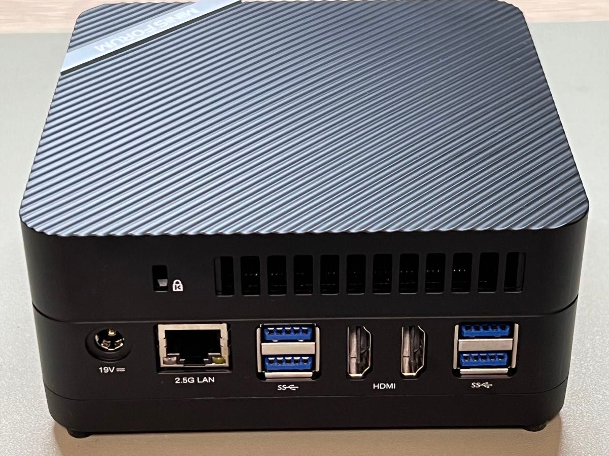 MINIS FORUM UM690S MiniPC AMD Ryzen 9 6900HX 3 3GHz MINIS FORUM UM690S MiniPC AMD Ryzen 9 6900HX 3 3GHz