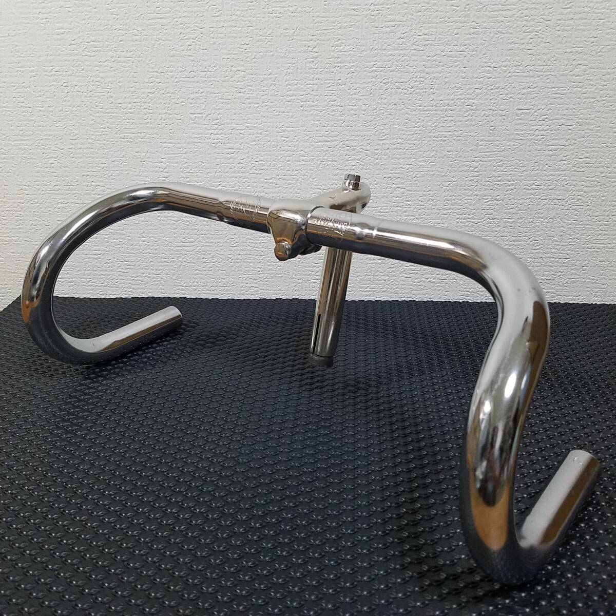 5000円 チネリ 鉄ステム70㎜ 22.0 & 鉄ハンドル CINELLI 旧ロゴ 5000円 チネリ 鉄ステム70㎜ 22.0 & 鉄ハンドル CINELLI 旧ロゴ