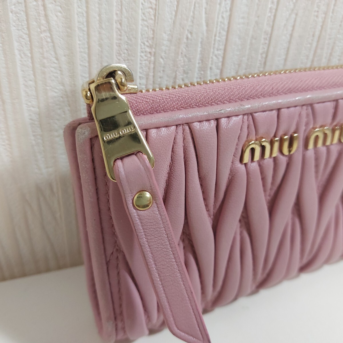 ミュウミュウ miu miuメタルロゴ マテラッセ L字ジップ ミニ財布 ミュウミュウ miu miuメタルロゴ マテラッセ L字ジップ ミニ財布
