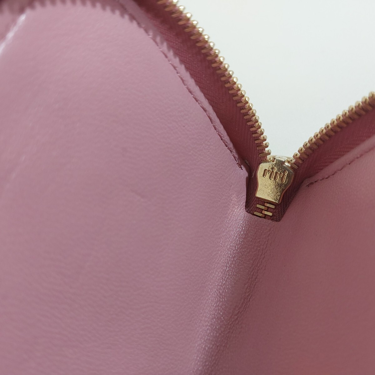 ミュウミュウ miu miuメタルロゴ マテラッセ L字ジップ ミニ財布 ミュウミュウ miu miuメタルロゴ マテラッセ L字ジップ ミニ財布