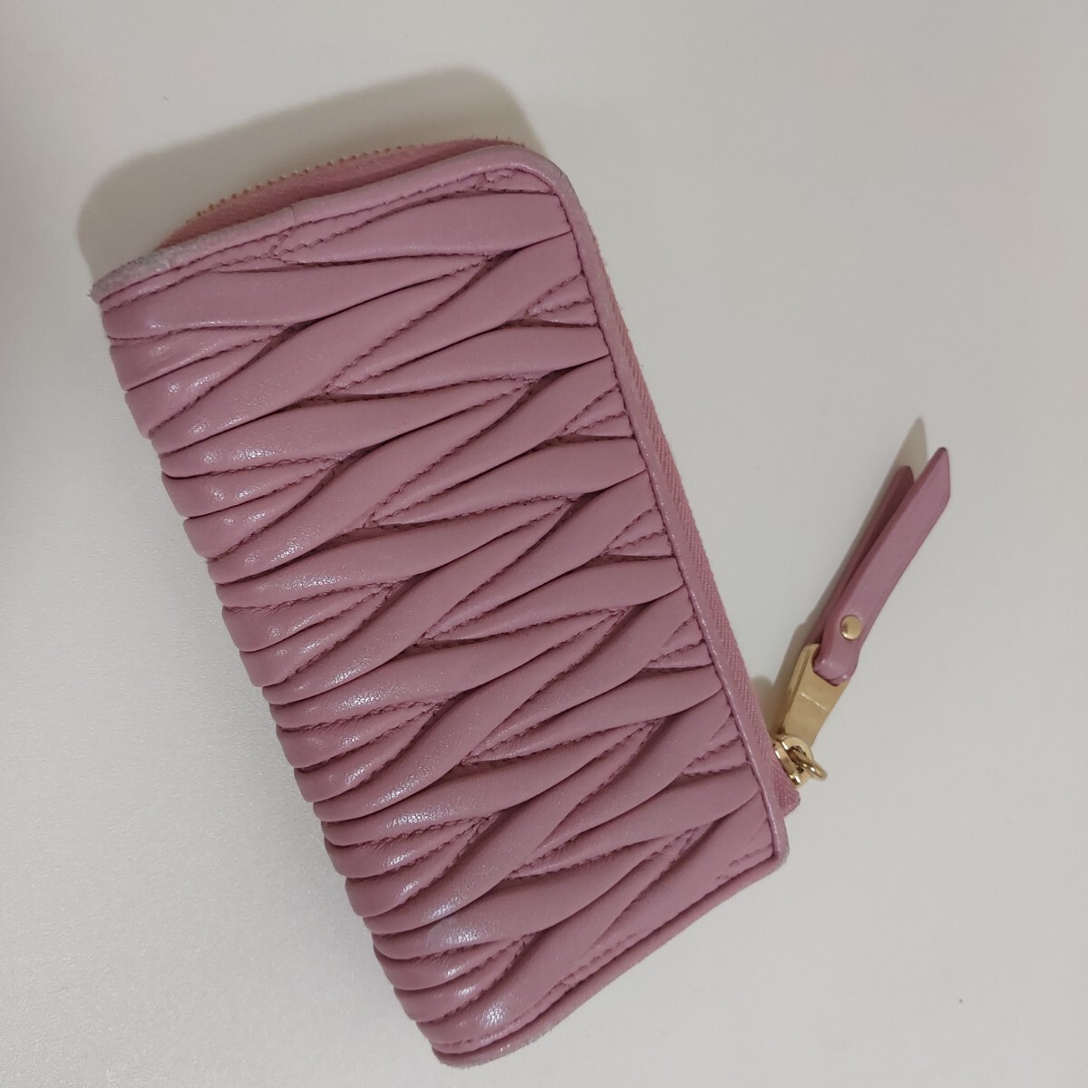 ミュウミュウ miu miuメタルロゴ マテラッセ L字ジップ ミニ財布 ミュウミュウ miu miuメタルロゴ マテラッセ L字ジップ ミニ財布