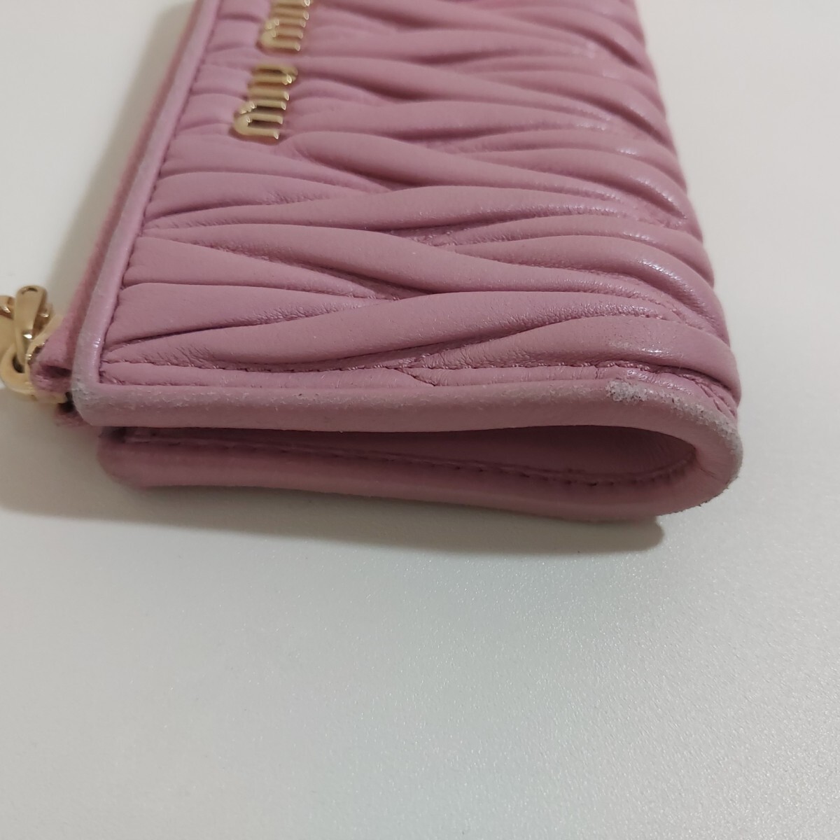 ミュウミュウ miu miuメタルロゴ マテラッセ L字ジップ ミニ財布 ミュウミュウ miu miuメタルロゴ マテラッセ L字ジップ ミニ財布