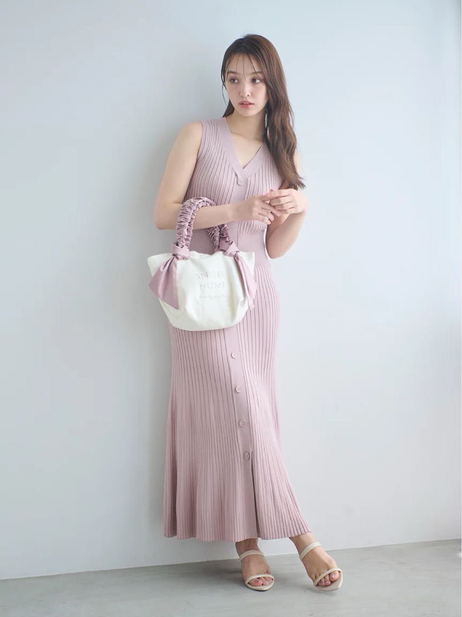SNIDEL 新品未使用 ノースリフロントボタンニットワンピース今期 SNIDEL 新品未使用 ノースリフロントボタンニットワンピース今期