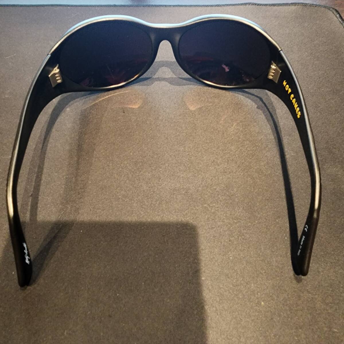 6300円 美品 アーネット HOTCAKES 黒 サングラス arnette 6300円 美品 アーネット HOTCAKES 黒 サングラス arnette