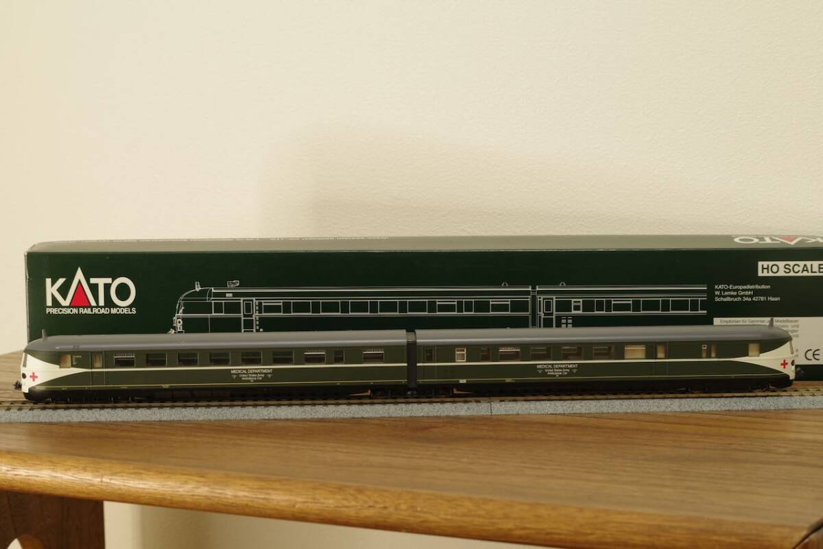 KATO ドイツ連接ディーゼルカー 救急車両塗装 Bauart Hamburg US KATO ドイツ連接ディーゼルカー 救急車両塗装 Bauart Hamburg US