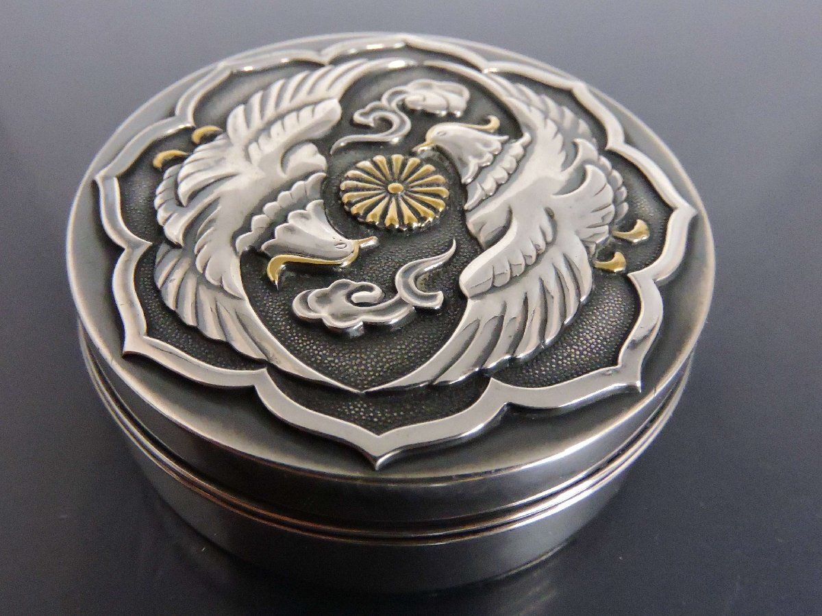 天皇御賜品 銀金菊紋ボンボニエール 110g Yahoo!オークション - 銀製 シルバー 菊の御紋 皇室ボンボ