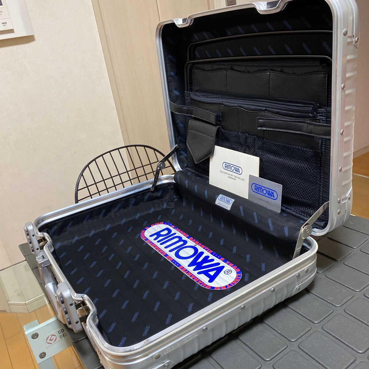 D美品/程度良/廃盤/レア/希少【RIMOWA】リモワ アタッシュケース D美品/程度良/廃盤/レア/希少【RIMOWA】リモワ アタッシュケース