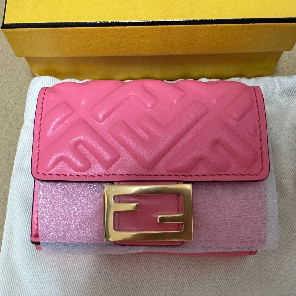 【関税込/国内発】フェンディ■コンパクト三つ折りバゲット財布 FENDI フェンディ バゲット 三つ折り 財布 未使用 正規品|Yahoo