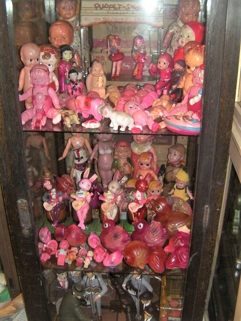 ③昭和30年代セルロイド製かわいい「ハイヒールを履いた女の子人形」玩具店の倉庫から発掘した、うぶだしデッドストック在庫品◎即決もあり_出品の品を使って駄菓子屋を再現しました