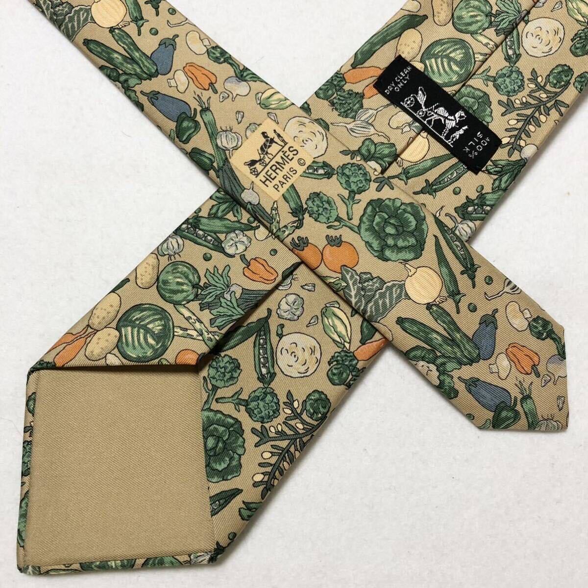 美品 希少デザイン HERMES エルメス ネクタイ スカーフ柄 野菜総 美品 希少デザイン HERMES エルメス ネクタイ スカーフ柄 野菜総