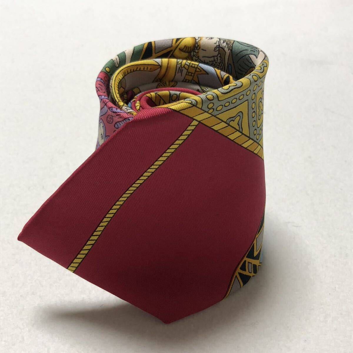 美品 希少デザイン HERMES エルメス ネクタイ スカーフ柄 神話 美品 希少デザイン HERMES エルメス ネクタイ スカーフ柄 神話