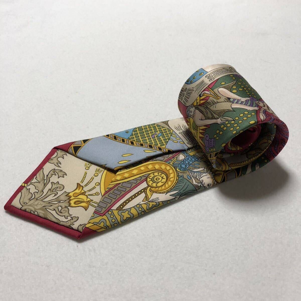美品 希少デザイン HERMES エルメス ネクタイ スカーフ柄 神話 美品 希少デザイン HERMES エルメス ネクタイ スカーフ柄 神話