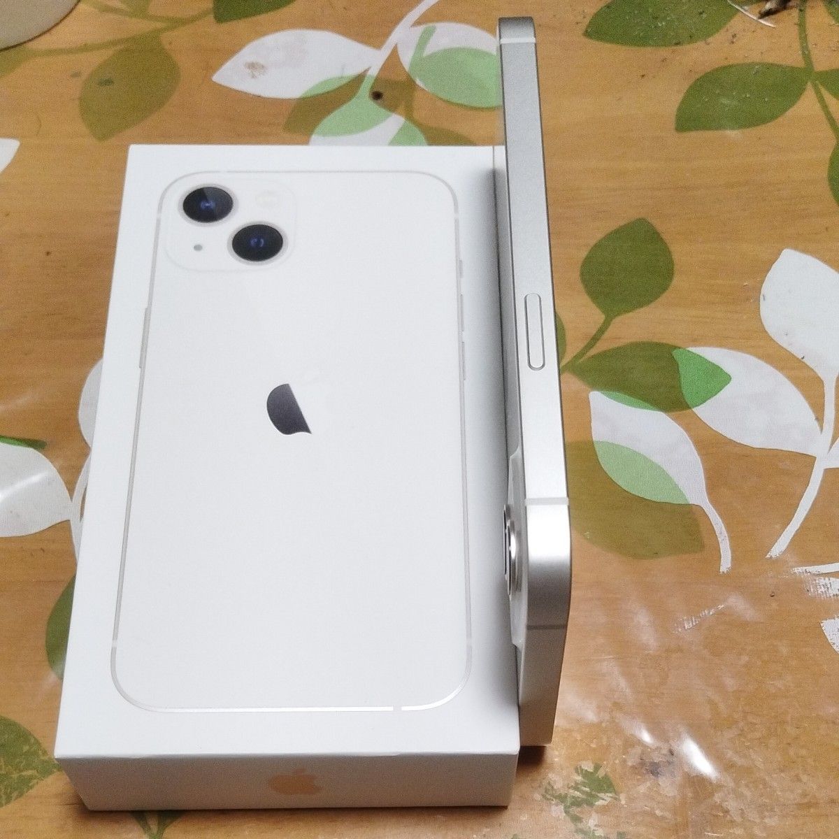 交換後ほぼ未使用 極美品 iPhone13 SIMフリー 128GB ホワイト 交換後ほぼ未使用 極美品 iPhone13 SIMフリー 128GB ホワイト