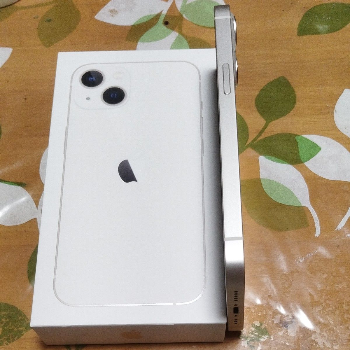 交換後ほぼ未使用 極美品 iPhone13 SIMフリー 128GB ホワイト 交換後ほぼ未使用 極美品 iPhone13 SIMフリー 128GB ホワイト