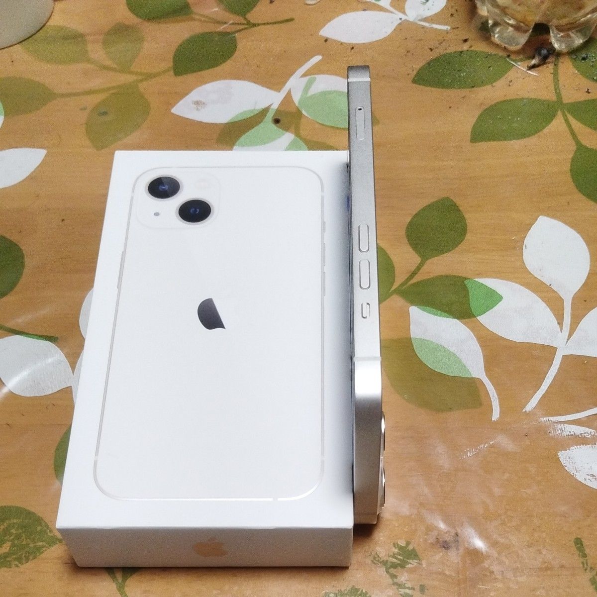 交換後ほぼ未使用 極美品 iPhone13 SIMフリー 128GB ホワイト 交換後ほぼ未使用 極美品 iPhone13 SIMフリー 128GB ホワイト