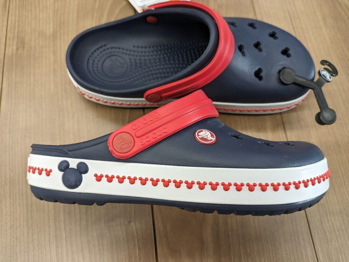 ディズニーxCOACH限定コラボ★大人気ミッキースライドサンダル黒 希少 可愛いミッキー【ディズニー×クロックスコラボ】新品未使用