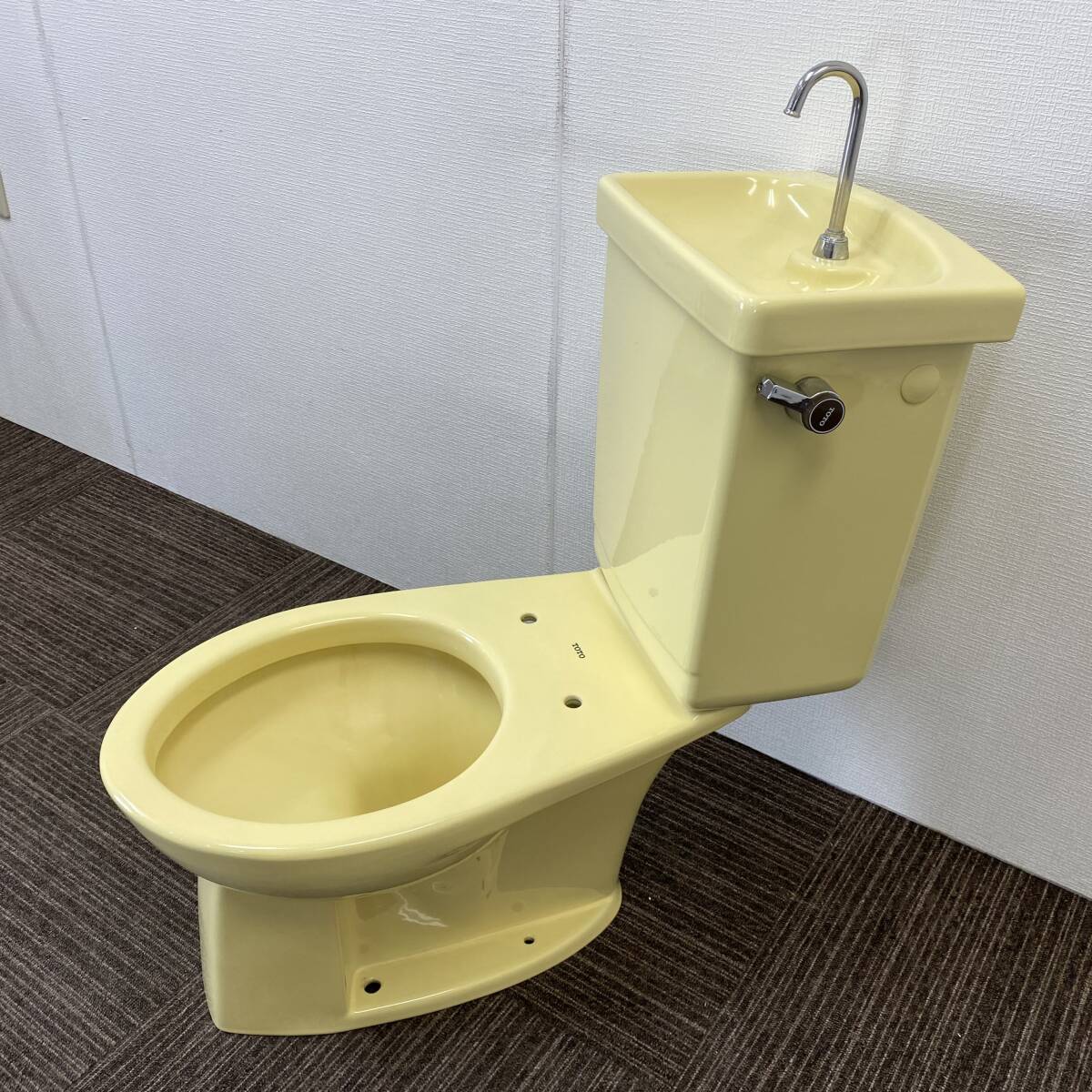 中古】TOTO☆トイレ便器(床下排水)☆洋式便器とタンクのセット 中古】TOTO☆トイレ便器(床下排水)☆洋式便器とタンクのセット