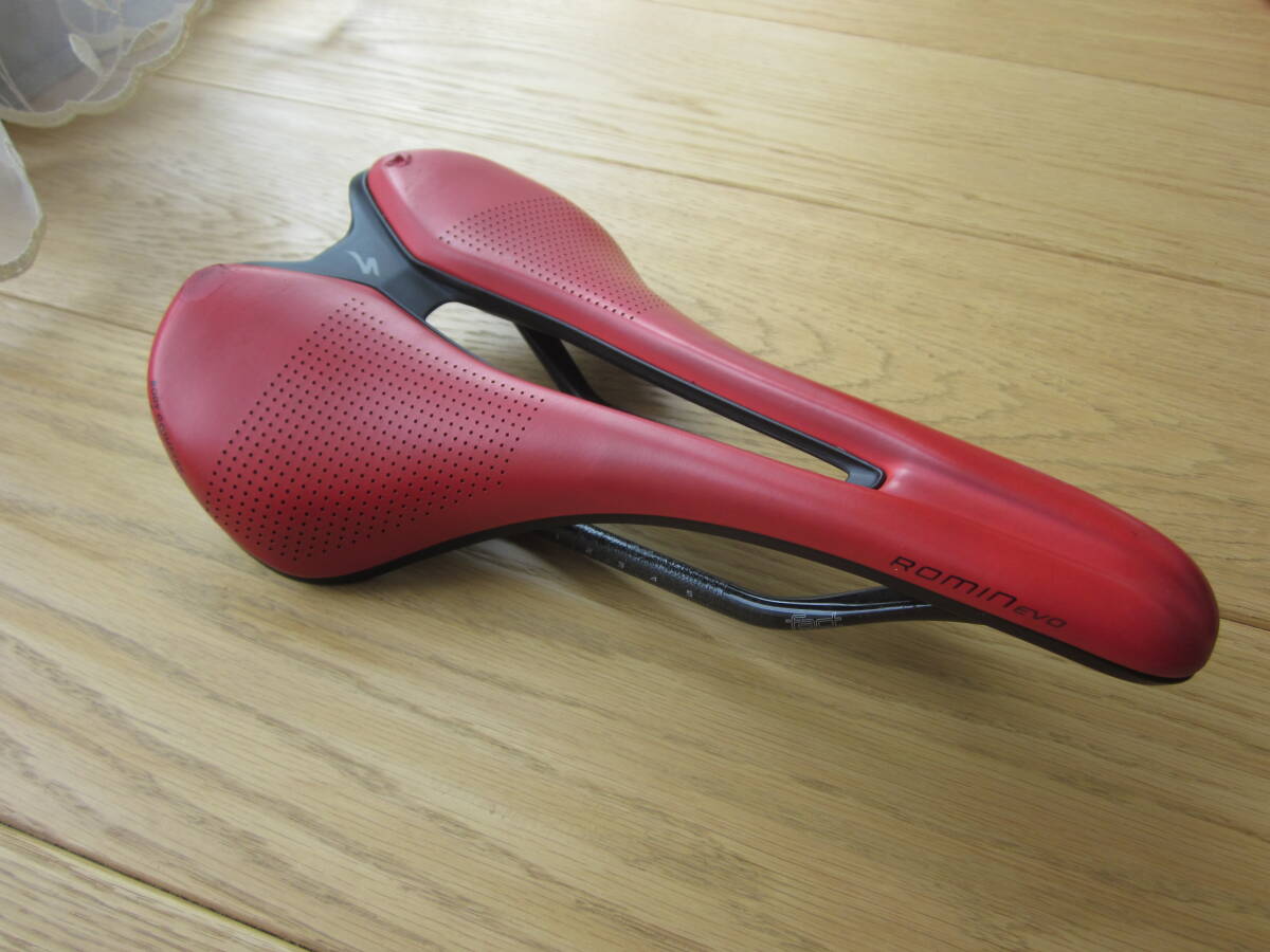 S-Works ROMIN EVO 155mm サドル 赤