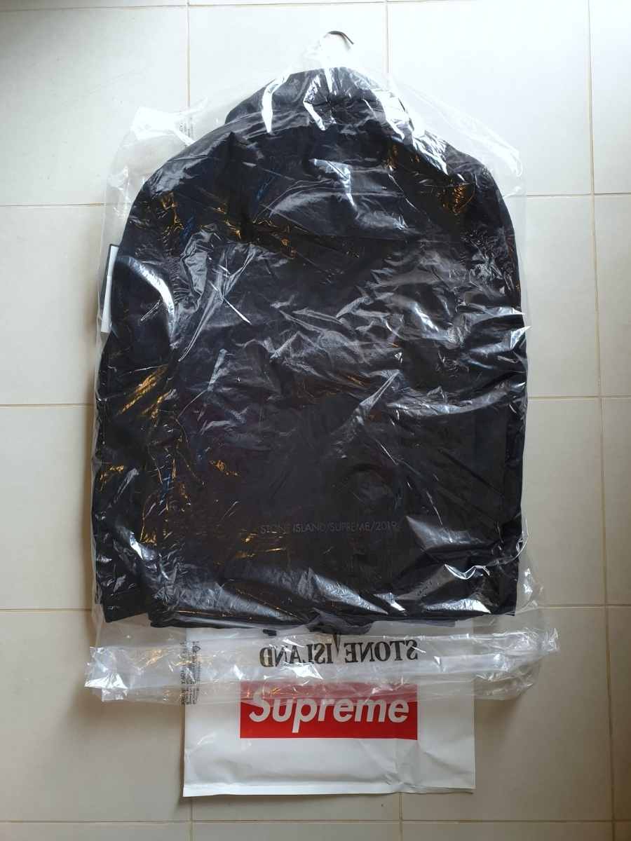 正規品 新品 未開封 SS19 Supreme Stone Island New Silk Light 正規品 新品 未開封 SS19 Supreme Stone Island New Silk Light