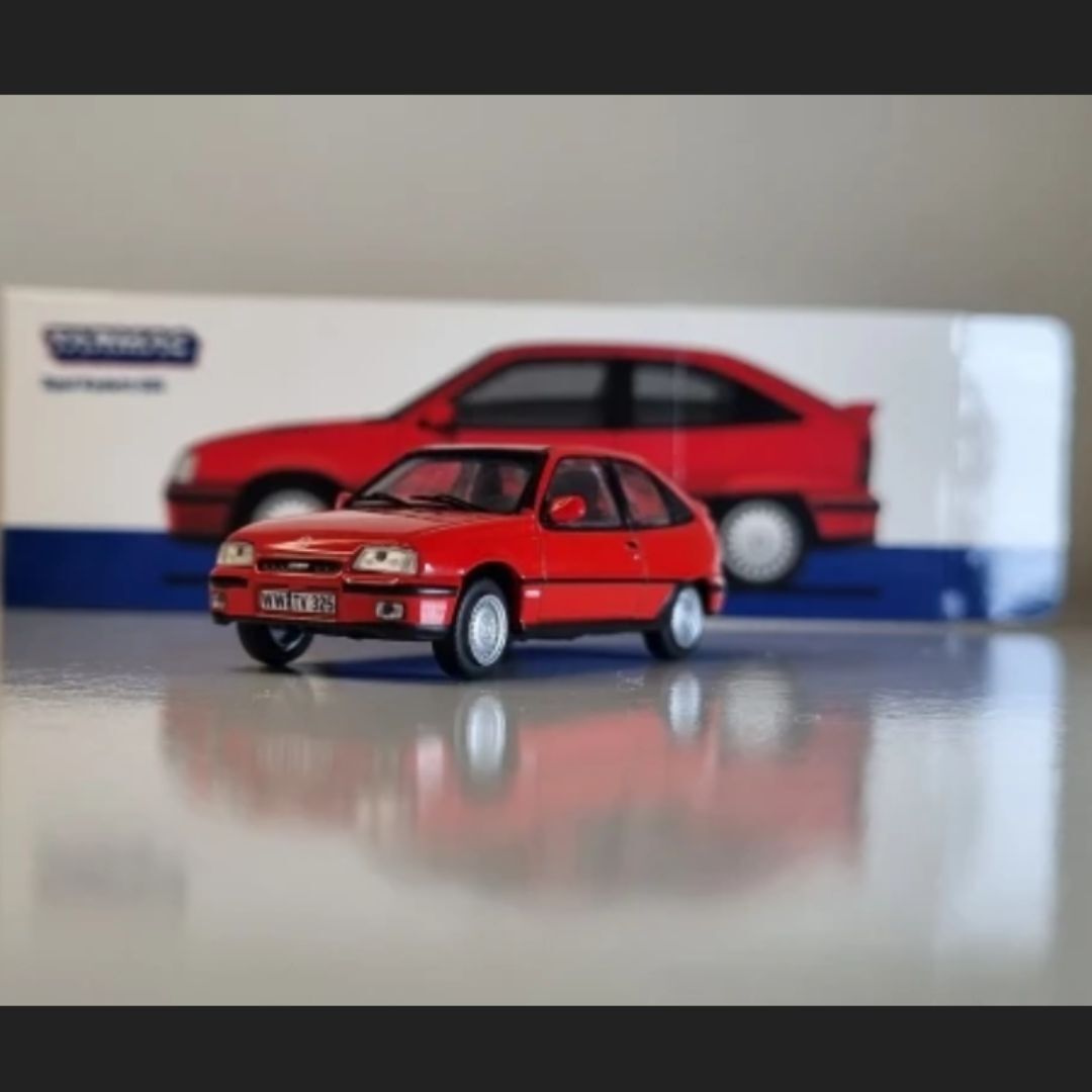 ダイキャストモデルカー opel kadjar tarmacworks 1:64スケール カーフィギュア 新品送料無料