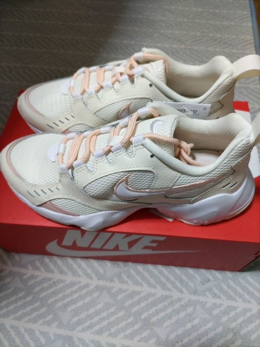 新品 ナイキ NIKE エアハイツ 24センチ スニーカー AIR 新品 ナイキ NIKE エアハイツ 24センチ スニーカー AIR