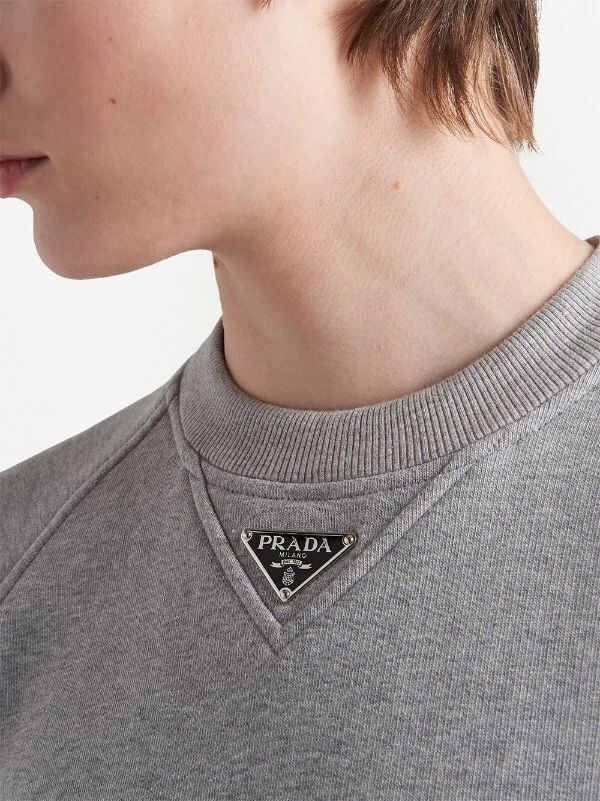 定価16 5万 プラダ ロゴプレート スウェット XS グレー PRADA 定価16 5万 プラダ ロゴプレート スウェット XS グレー PRADA