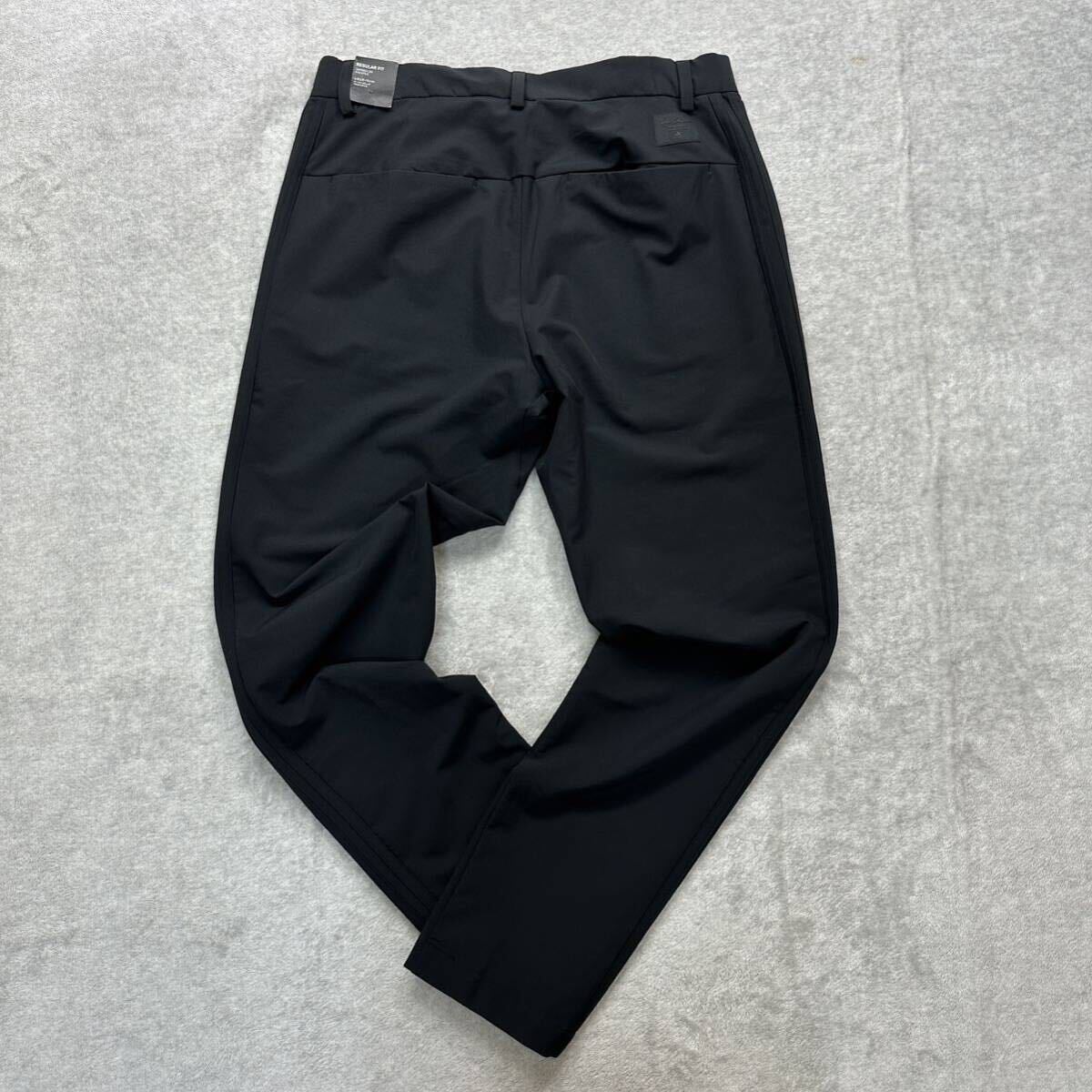 新品未使用 adidas Lサイズ アディダス スーツ セットアップ 新品未使用 adidas Lサイズ アディダス スーツ セットアップ