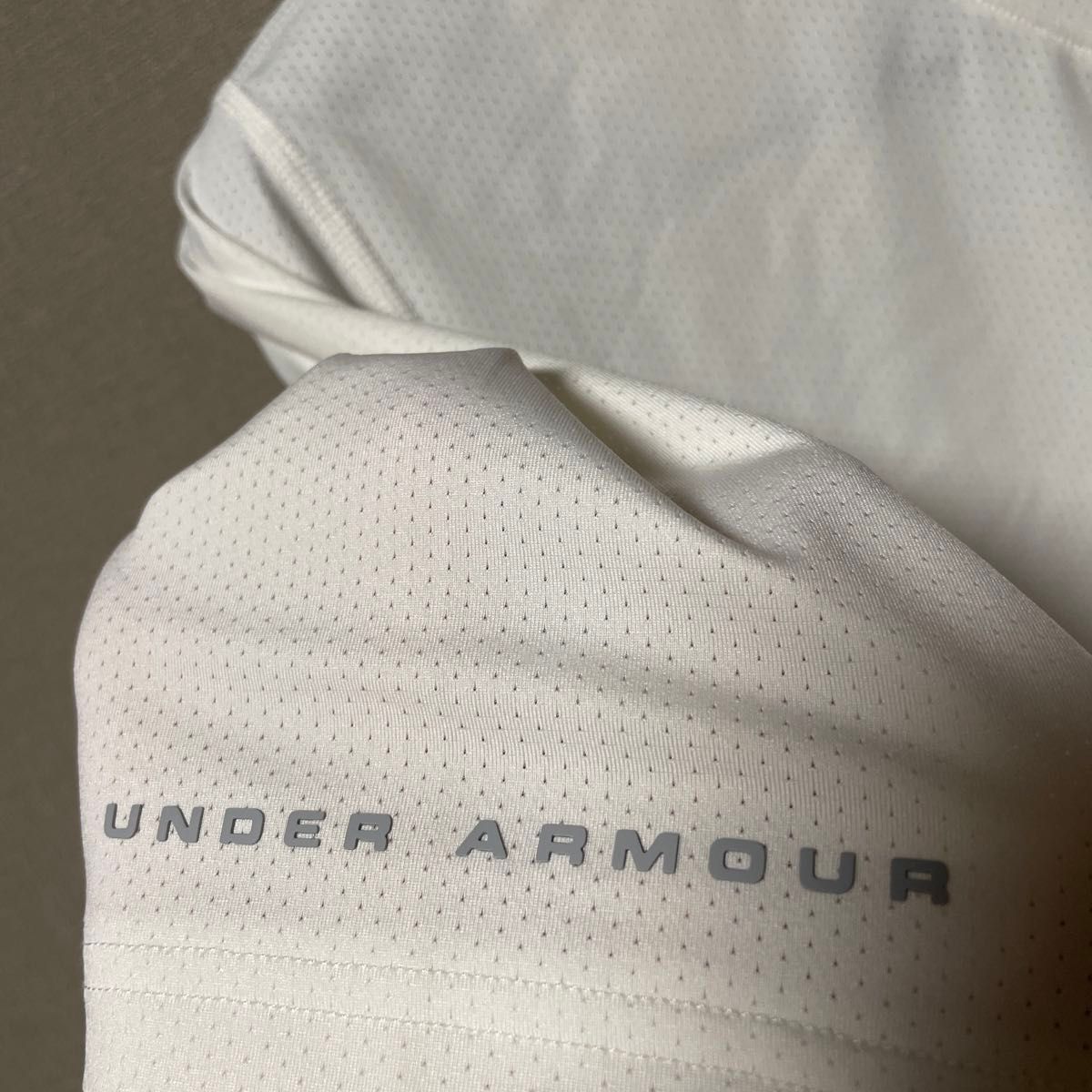 アンダーアーマー UNDER ARMOUR  半袖 Tシャツ Vネック ホワイト 白 メンズ XL FITTED フィッテド