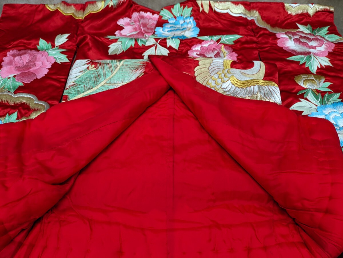 色打掛け 赤色 鶴 ツル 花柄 和柄 レトロ柄 刺繍 婚礼 花嫁 結婚 色打掛け 赤色 鶴 ツル 花柄 和柄 レトロ柄 刺繍 婚礼 花嫁 結婚