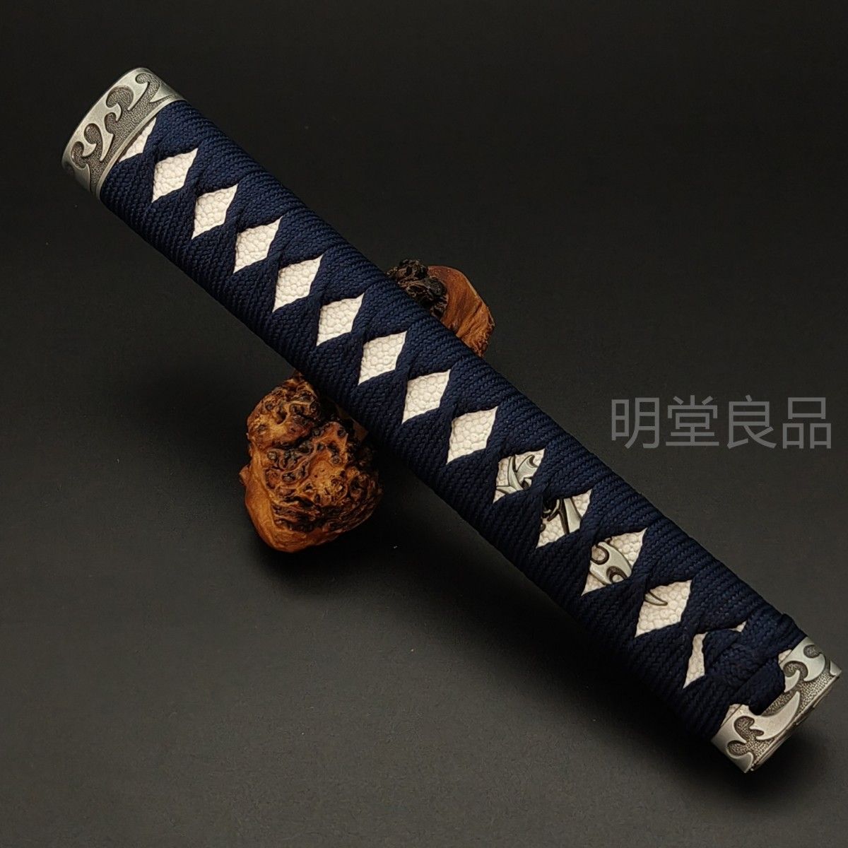 LM05日本刀柄 新品 全長約26CM 龍紋縁頭目貫 合成鮫皮 木柄 綿巻 LM05日本刀柄 新品 全長約26CM 龍紋縁頭目貫 合成鮫皮 木柄 綿巻