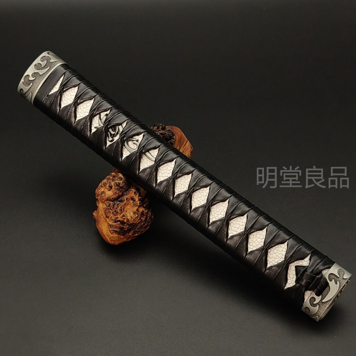 LM18日本刀柄 新品 全長約26CM 龍紋縁頭目貫 合成鮫皮 木柄 合成 LM18日本刀柄 新品 全長約26CM 龍紋縁頭目貫 合成鮫皮 木柄 合成