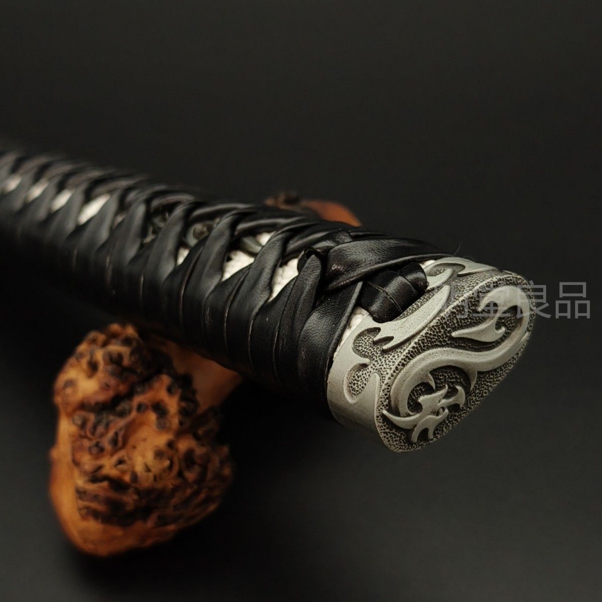 LM18日本刀柄 新品 全長約26CM 龍紋縁頭目貫 合成鮫皮 木柄 合成 LM18日本刀柄 新品 全長約26CM 龍紋縁頭目貫 合成鮫皮 木柄 合成