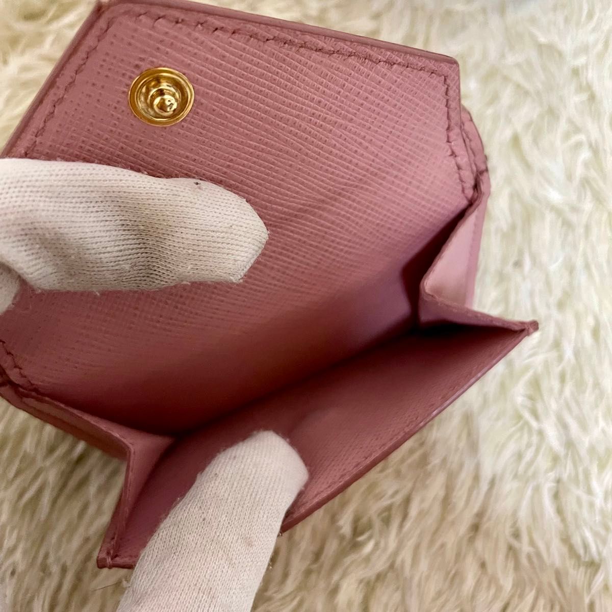 希少品 PRADA プラダ 三つ折り財布 サフィアーノ レター ピンク 希少品 PRADA プラダ 三つ折り財布 サフィアーノ レター ピンク