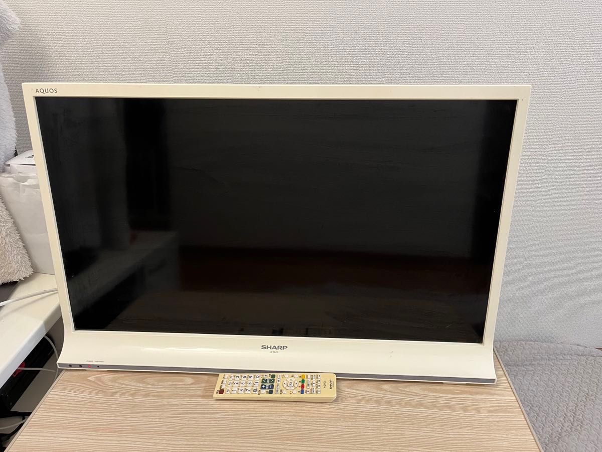 液晶テレビ SHARP AQUOS 32型 LC-32J10-W シャープ リモコン付 液晶テレビ SHARP AQUOS 32型 LC-32J10-W シャープ リモコン付