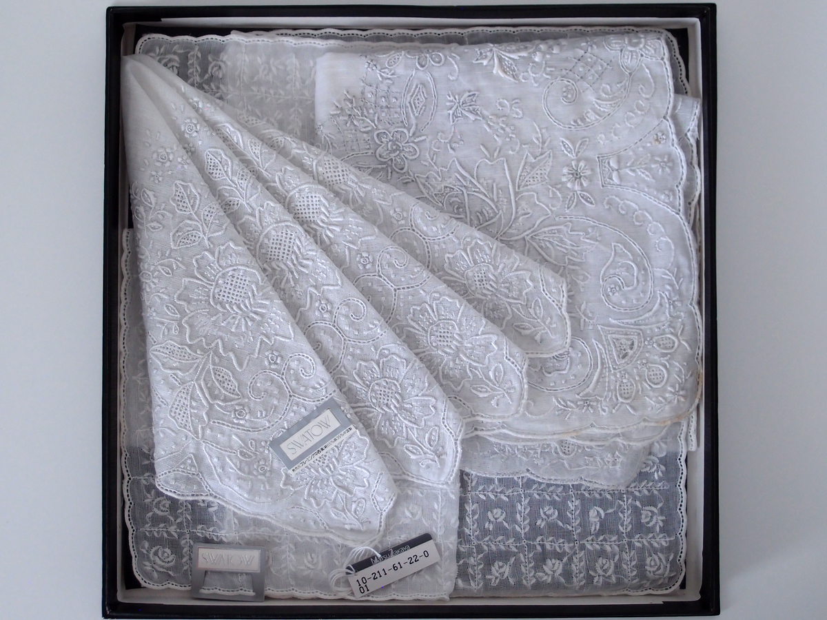 未使用 スワトウ SWATOW 汕頭 ハンカチ 手刺繍 LINEN リネン100 未使用 スワトウ SWATOW 汕頭 ハンカチ 手刺繍 LINEN リネン100