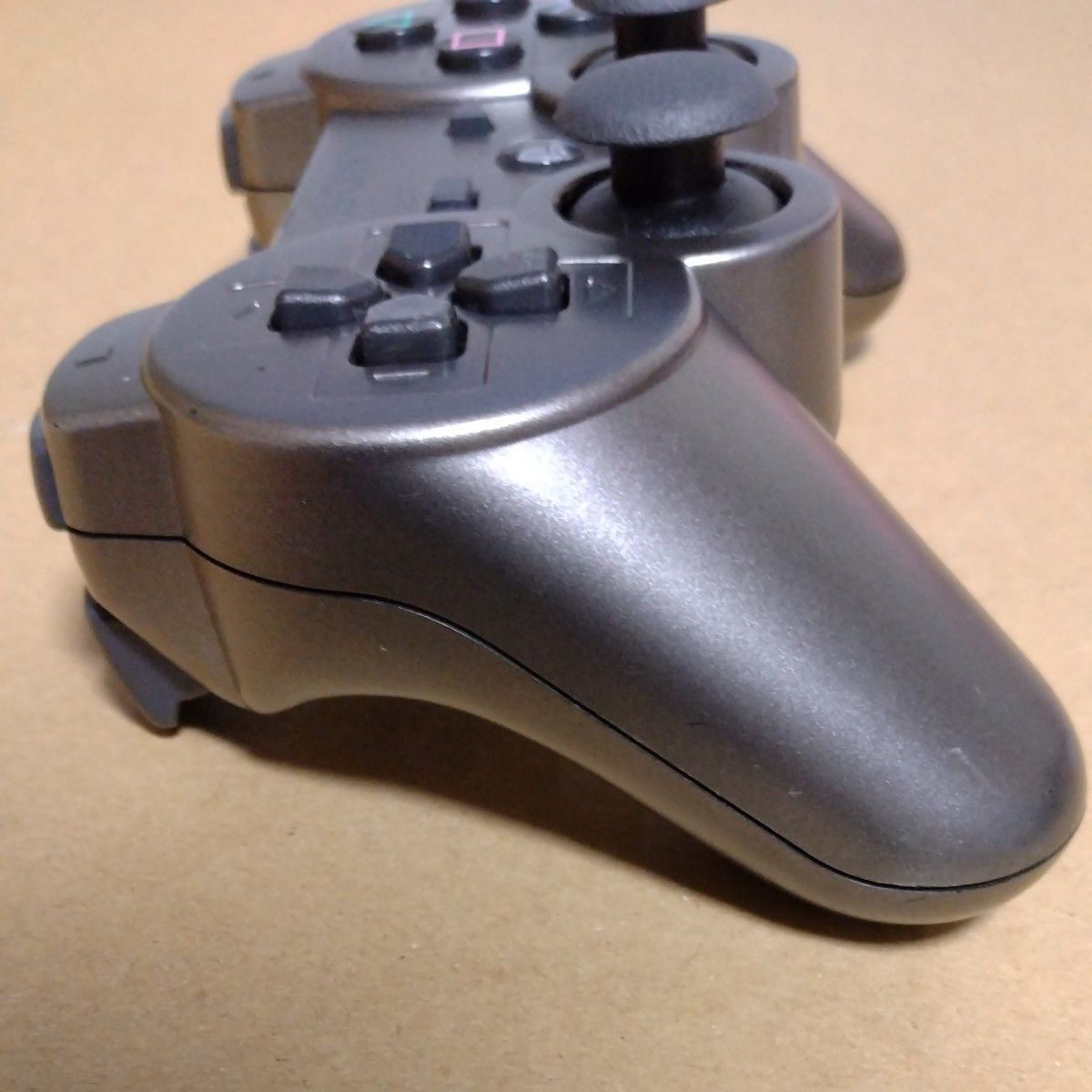 PS3】 ワイヤレスコントローラー DUALSHOCK3 メタリック・グレー PS3】 ワイヤレスコントローラー DUALSHOCK3 メタリック・グレー