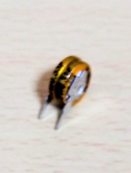スーパーキャパシタ（電気二重層コンデンサ）５．５Ｖ　０．３３Ｆ　LED基板の蓄電などに　１０個