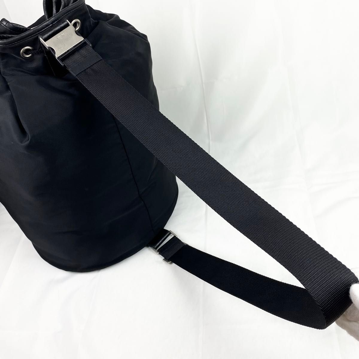 PRADA ショルダーバッグ 巾着バッグ ナイロン テスート ロゴ金具 PRADA ショルダーバッグ 巾着バッグ ナイロン テスート ロゴ金具